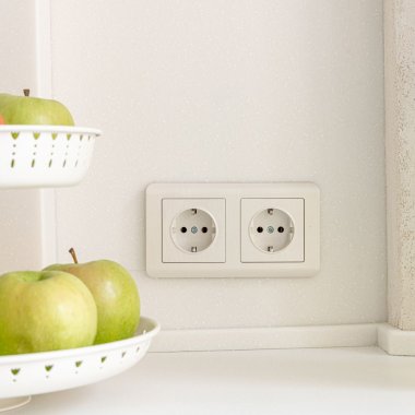 Фотография товара 'Werkel WL13-SKGS-01-IP44 Розетка с заземлением и шторками'