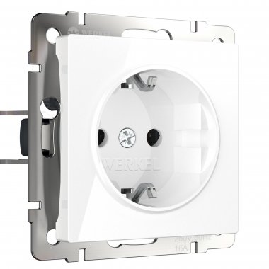 Фотография товара 'Werkel W1171101 Розетка с заземлением и шторками белая'