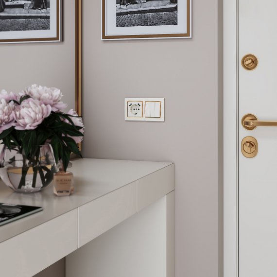 Фотография товара 'Werkel W1130003 Выключатель трехклавишный слоновая кость'