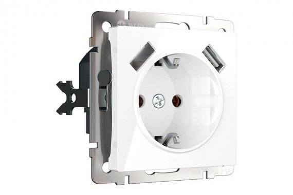 Фотография товара 'Werkel WL01-SKGS-USBx2-IP20 Розетка с заземлением, шторками и USBх2'